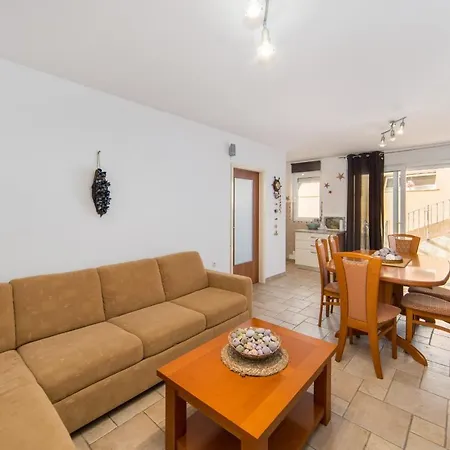 Mares With Stunning Sea View Apartment *